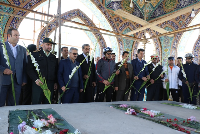 مسئولان شهرستان لاهیجان به همراه دوچرخه سواران پلیس راهور استان با شهدای گمنام بیعت کردند